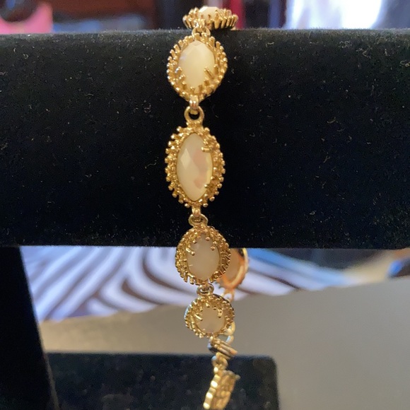 Kendra Scott Gold Link White Pearl Bracelet - Picture 2 of 4
